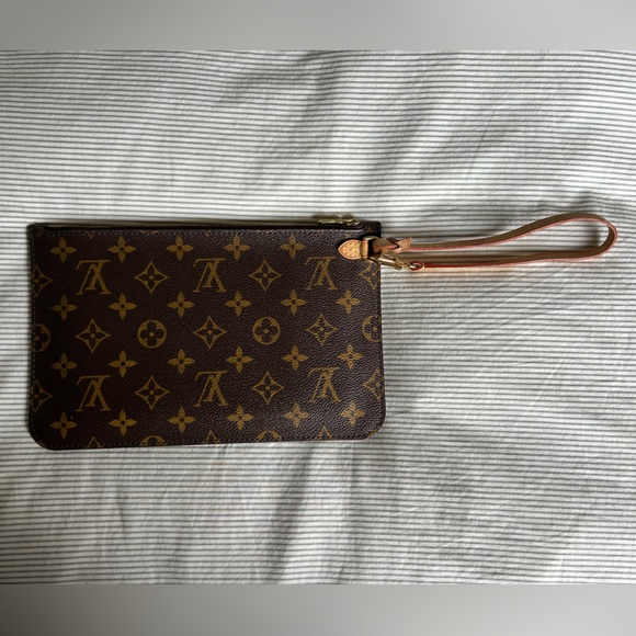 Louis Vuitton Monogram Neverfull
Pouch, NEW, 100% authentic, beige Interior - Picture 3 of 14